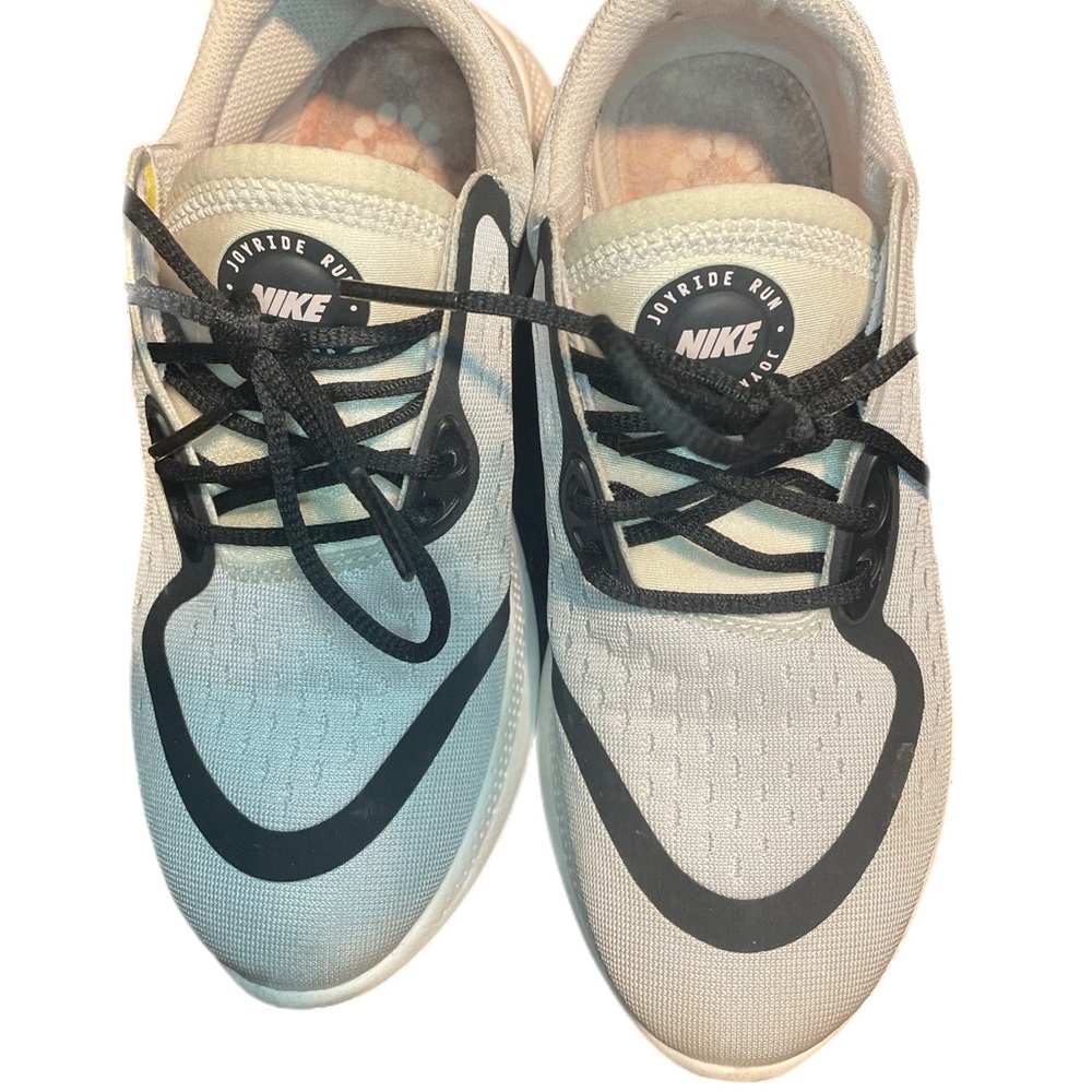Nike Running Shoes - Picture 2 of 5